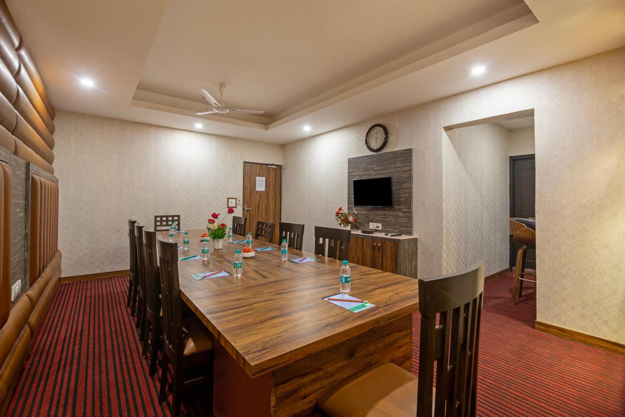 Hotel Mahajan International, Delhi Airport New Delhi Buitenkant foto